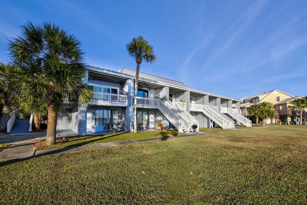 Shorts & Shades, Panacea...Bay Front, Balcony, Community Pool, No Pets ...