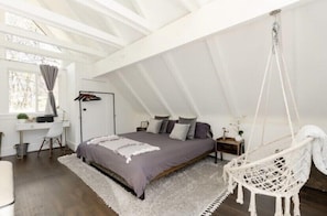 Master Loft bedroom (King Bed)