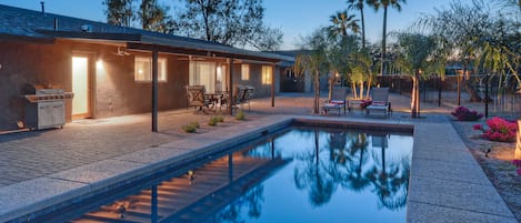 Luxurious SCOTTSDALE GOLF VISTA has golf course view and a private pool with optional heat.