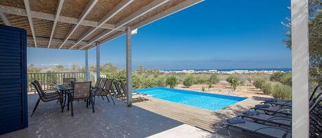 Villa Electra, Stunning 4 Bedroom Protaras Villa with private pool and sea views