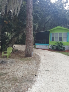 Nitas Nest is an adorable cottage nestled on the withlachoochee river 