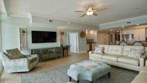 Phoenix Orange Beach 602 Living room