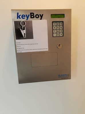 Check-in/check-out kiosk
