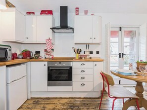 Well equiped attractive kitchen dining area | Ty· Macsen - Ty Coch Chatham, Llandwrog, near Caernarfon