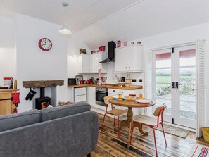 Attractive comfortable open plan living/dining room and kitchen | Ty· Macsen - Ty Coch Chatham, Llandwrog, near Caernarfon