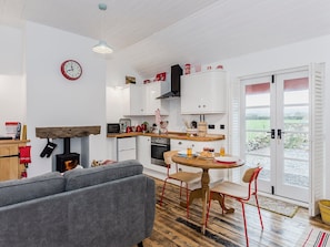 Attractive comfortable open plan living/dining room and kitchen | Ty· Macsen - Ty Coch Chatham, Llandwrog, near Caernarfon