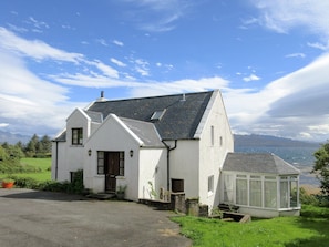 Substantial holiday home | Macinnisfree Cottage, Saasaig, Teangue, Isle of Skye