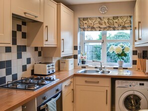 Kitchen | Sea Shells - Coastal Cottages, Sutton-on-Sea, near Mablethorpe