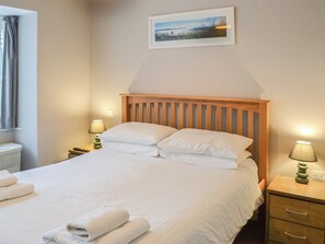 Double bedroom | Sea Shells - Coastal Cottages, Sutton-on-Sea, near Mablethorpe