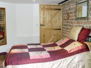 Double bedroom | High House Cottage, Hooe, nr. Battle