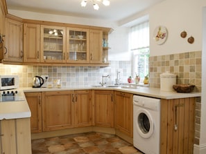 Fully-equipped fitted kitchen | Roundhill Cottages 1, Grasmere