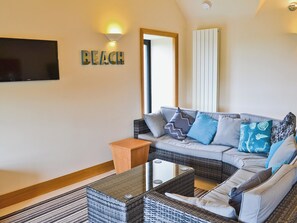 Open plan living/dining room/kitchen | Pen Yr Allt, Llanfaelog, nr. Rhosneigr