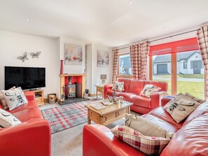 Lovely and bright, spacious living area | Croftside House - Allt Mor Cottages, Aviemore