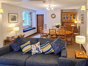 Living room/dining room | Joan&rsquo;s Cottage, Seldom Seen near Thornthwaite