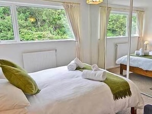 Double bedroom | Sheerwater, Appledore