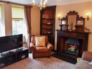 First floor living room | Hope Cottage, Whitby