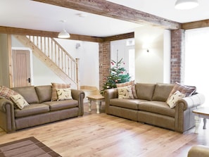 Open plan living/dining room/kitchen | Ash Farm Barns - Wagonner’s Barn, North Willingham, nr. Market Rasen