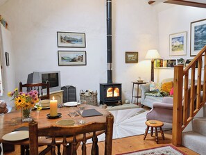 Living room/dining room | Pant-y-Bryn Bach, Llandovery