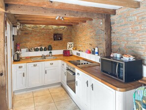 Open plan living/dining room/kitchen | Acorn Cottage, Bircher Common, nr. Leominster