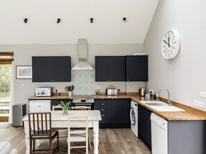 Kitchen | The Barn at Daubeney - Daubeneys, Colerne, near Bath
