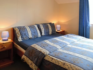 Double bedroom | Kingsford Farm Cottages - Honeysuckle Cottage, Longdown, nr. Exeter