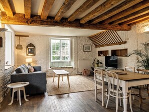 Living area | The Stables At Daubeneys - Daubeneys, Colerne, near Bath