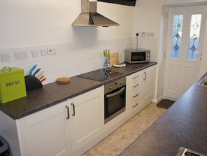 Kitchen | Riverton Lakes and Holiday Cottages - Kingfisher, Swimbridge, nr. Barnstaple