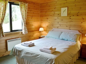 Double bedroom | Larch Cottage, Glenisla