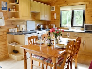 Open plan living/dining room/kitchen | Larch Cottage, Glenisla