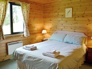 Double bedroom | Larch Cottage, Glenisla