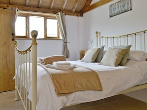 Comfortable double bedroom | The Dairy - Milton End Farm Barns, Arlingham, near Frampton-on-Severn