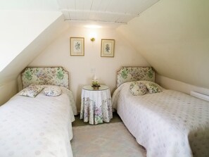 Twin bedroom | Wester Croachy Cottage, Aberarder, nr. Inverness
