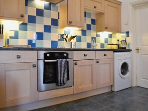 Open plan living/dining room/kitchen | Wauntwr Cottages -  Bwthyn Bach, Wauntwr, Trelech