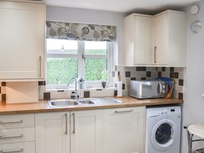 Kitchen | Crab Cottage - Coastal Cottages, Sutton-on-Sea, near Mablethorpe