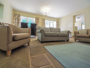 Living room/dining room | Stone Lodge, Fulbeck, nr. Grantham