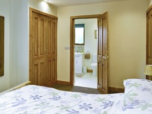 Double bedroom | Faulkers Lakes - Hawthorn Lodge, Burgh le Marsh, nr. Skegness