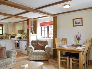 Delightful open-plan living space | Stable Cottage - Drayton Farm Barns, East Meon, Petersfield