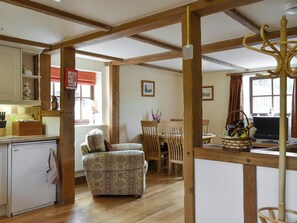 Airy open-plan living space | Stable Cottage - Drayton Farm Barns, East Meon, Petersfield