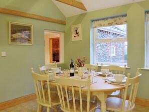 Kitchen/diner | Dairy Farm Cottages - Flint Cottage, West Caister
