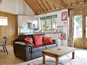 Open-plan living area | The Waggon House - Milton End Farm Barns, Arlingham, near Frampton-on-Severn
