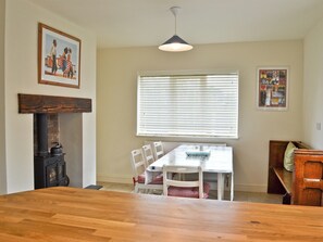 Dining Area | Riverbank Cottage, Althorpe, nr. Scunthorpe