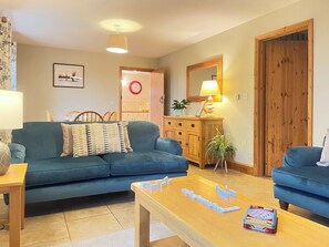 Living room/dining room | Dairy Farm Cottage - Dairy Farm Cottages, West Caister