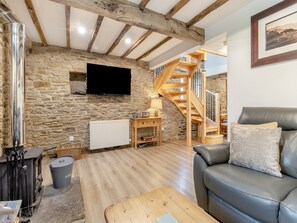 Living area | Tawny Owl Barn - Green Farm Holiday Cottages, Cutthorpe, near Chesterfield