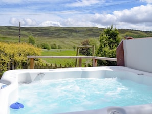 Relaxing hot tub with countryside views | Dalvanie Mill, Folda, Glenisla