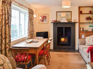 Cosy and comfortable living/dining room | St Cadoc Cottage, Harlyn Bay, near Padstow