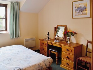 Double bedroom | Kingsford Farm Cottages - Cherrytree Cottage, Longdown, nr. Exeter