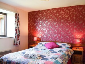 Double bedroom | Cherry - Chilton Farm, Brighstone