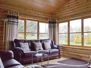 Open plan living/dining room/kitchen | Ashknowe Log Cabin, Glenfarg