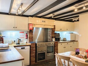 Fully appointed kitchen/diner with range style cooker | Forge View Cottage, Thornton-le-Dale, near Pickering