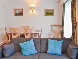 Living room/dining room | Bert&rsquo;s Cottage, Fordingbridge